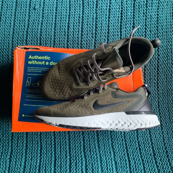 Nike Odyssey React Flyknit 2 Men’s Sneakers - Picture 2 of 7